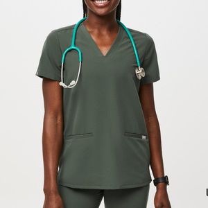 Casma Three-Pocket Scrub Top